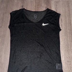 4/$20!✨Nike Dri-FIT Tee